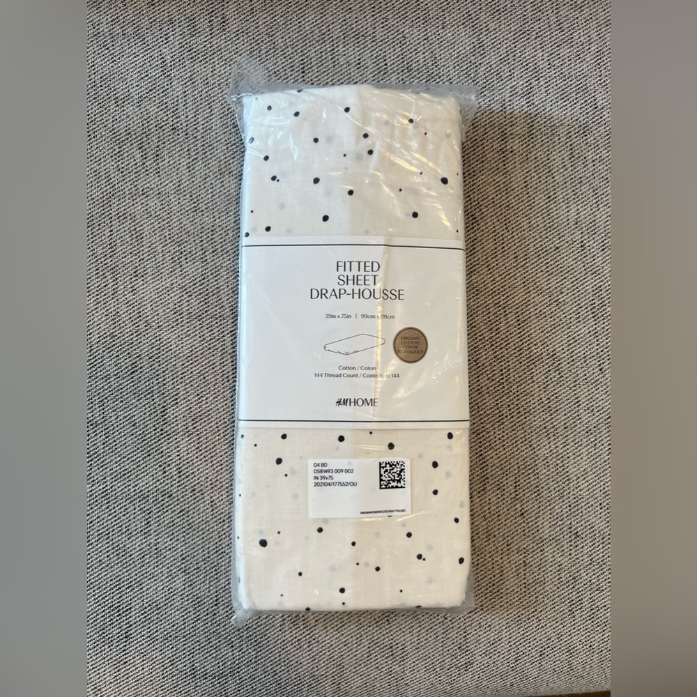 H&M White Dotted Twin Fitted Sheet
